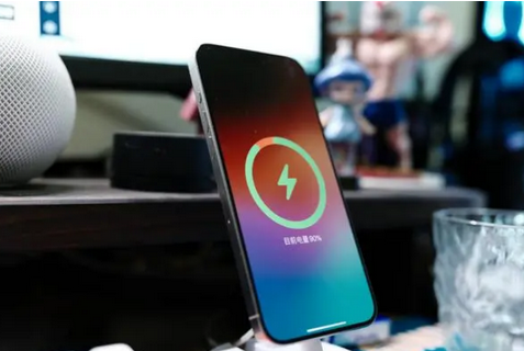益阳苹果15换屏服务分享用什么充电器给iPhone15充电更好 